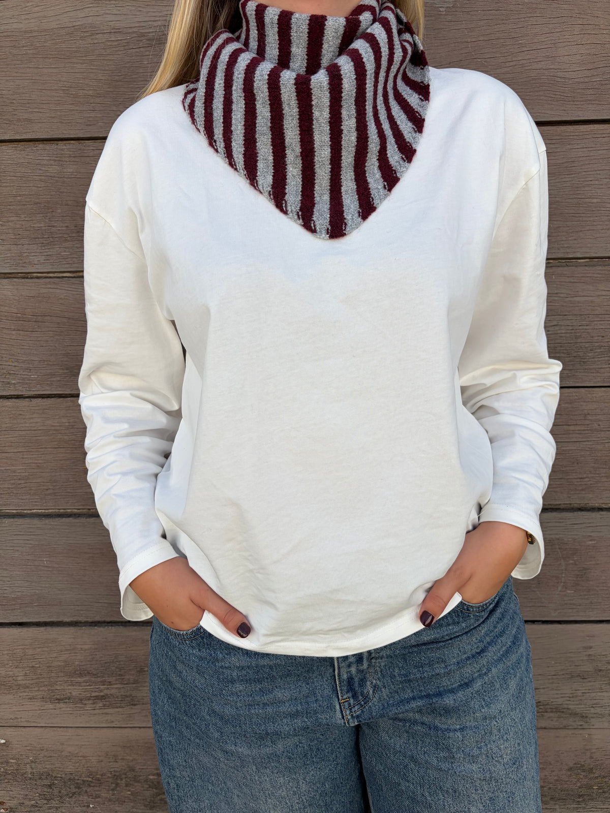 Triangle scarf striped red/grey