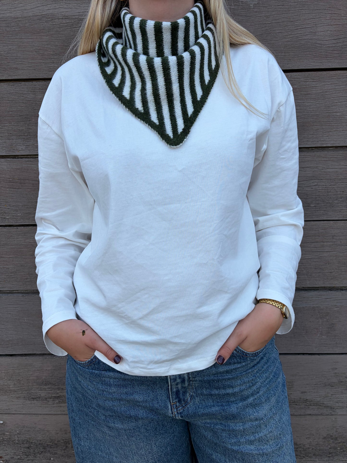 Triangle scarf striped green/white