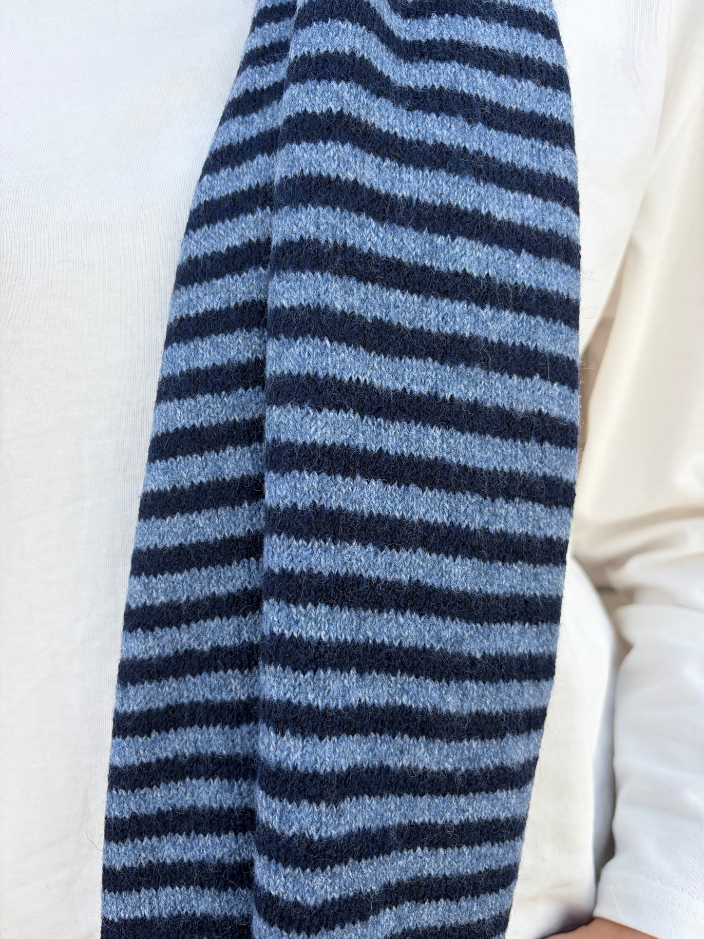 Striped scarf blue