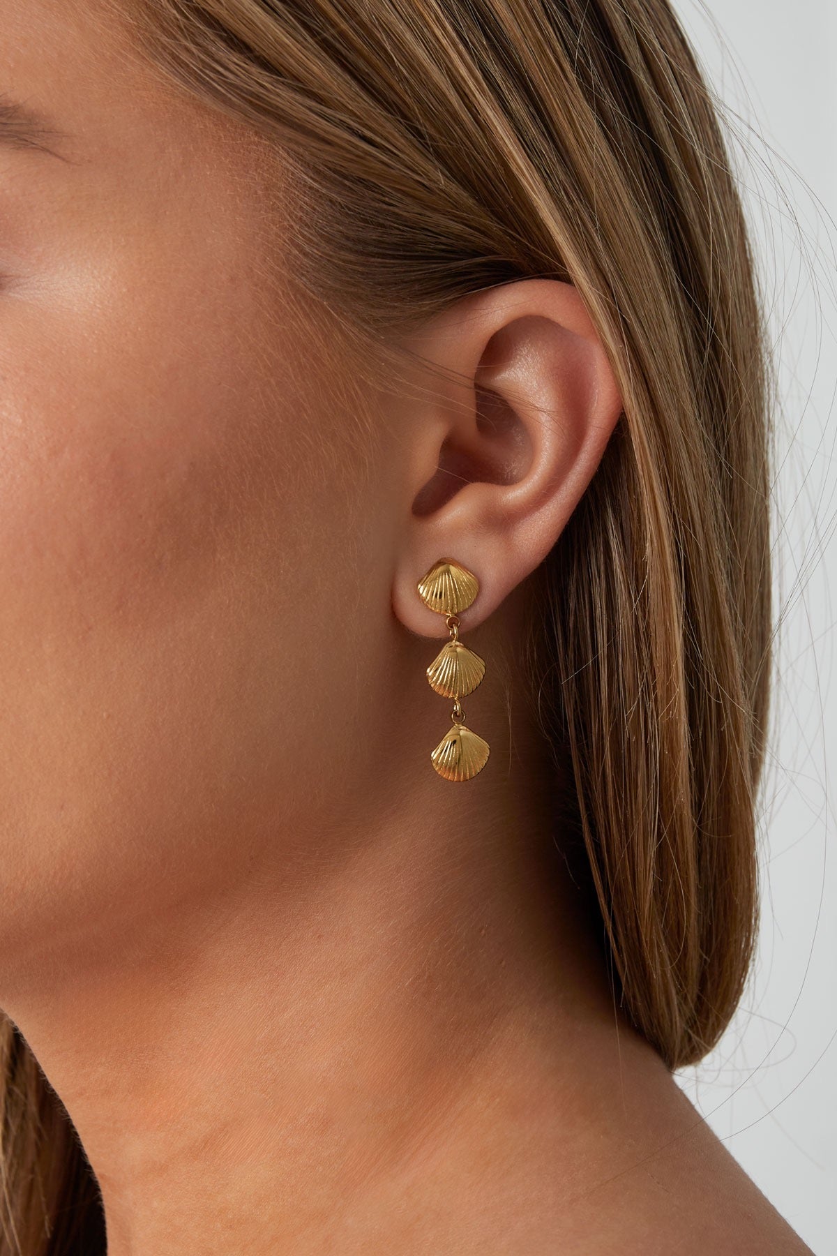 Shell trio earrings gold