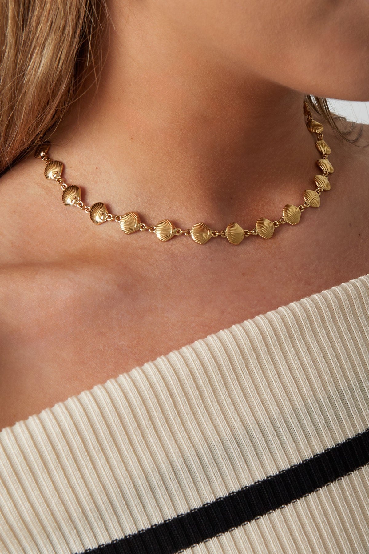 Shell trio necklace gold