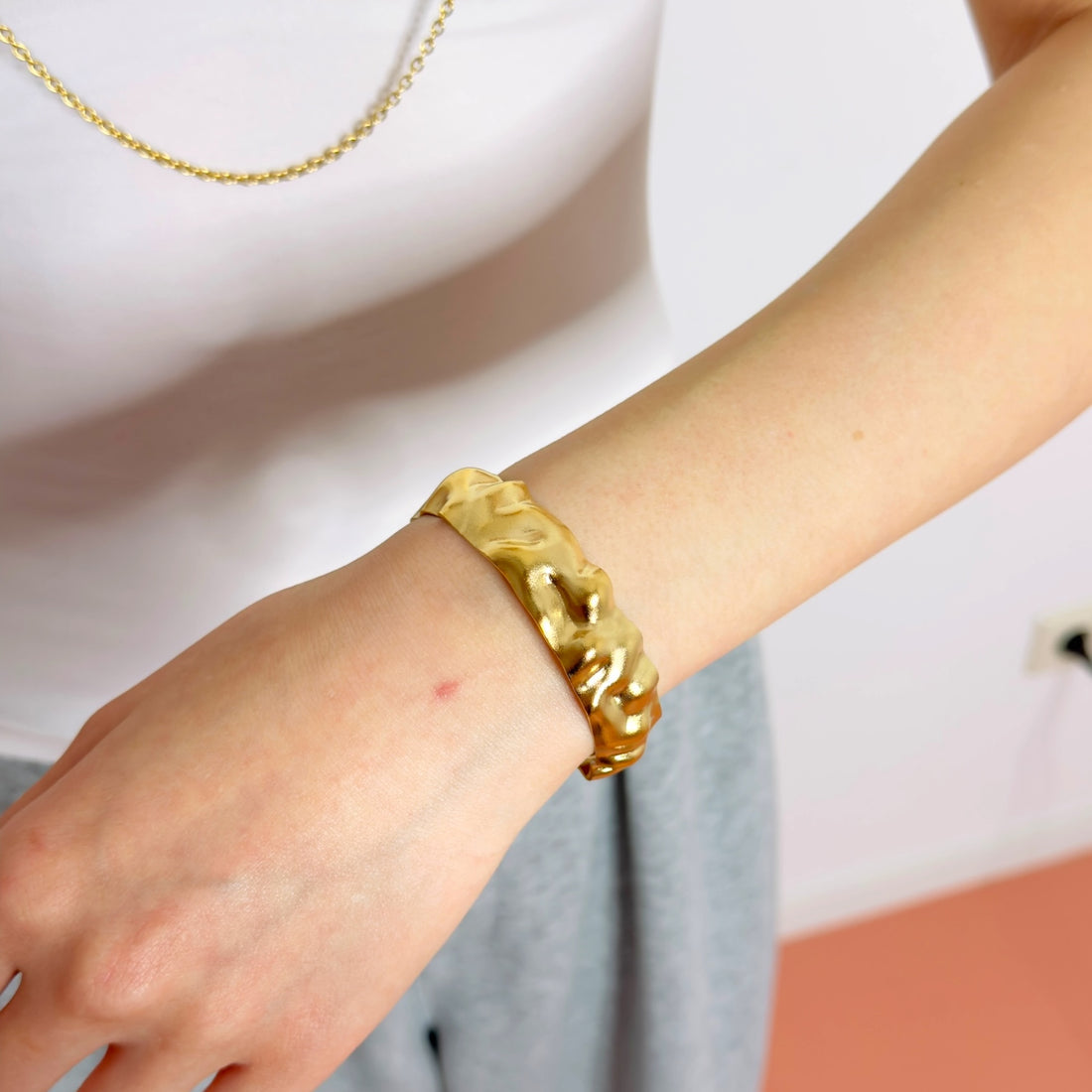 Crumble bangle gold