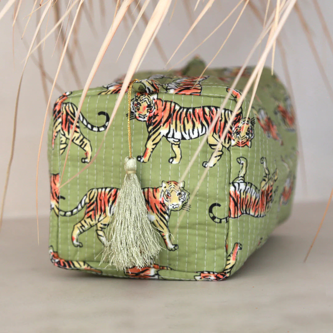 Leopard toiletry bag olive