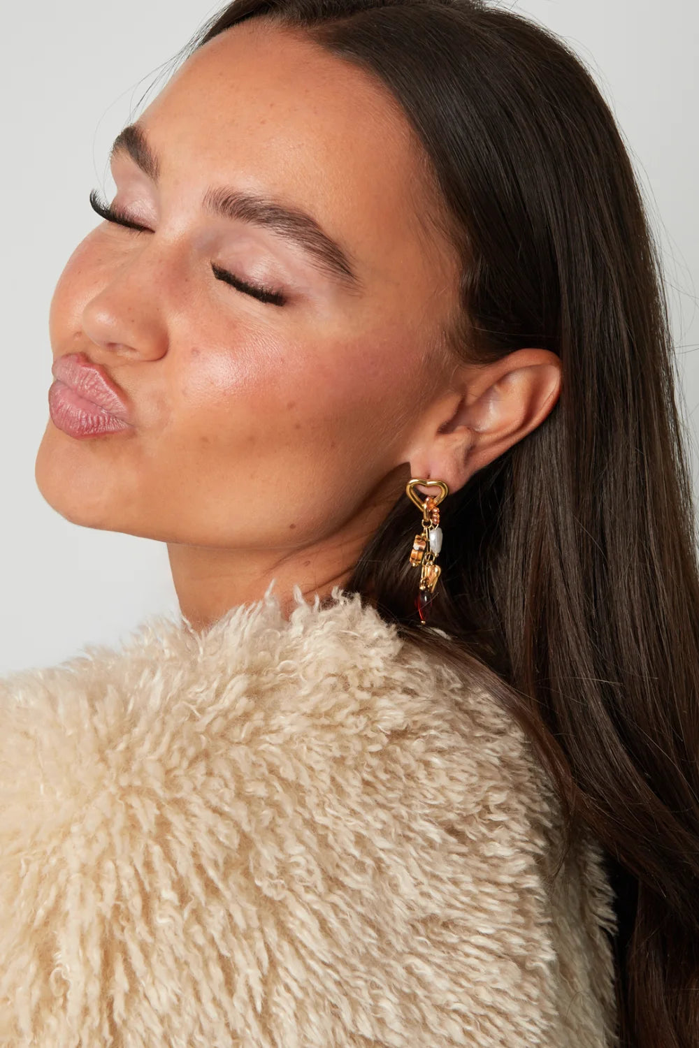 Dangle elegance earring brown