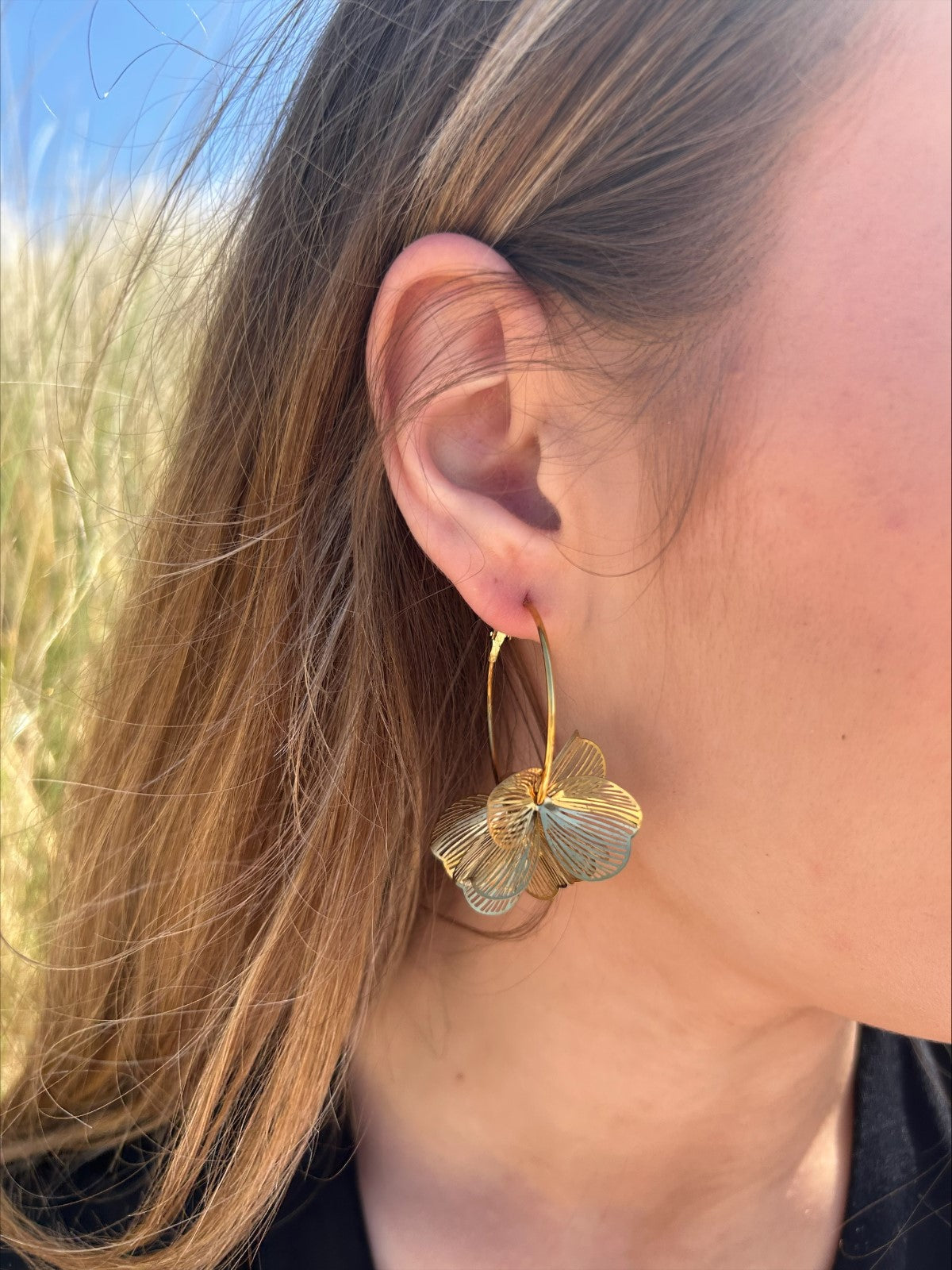 Flower power earrings small gold