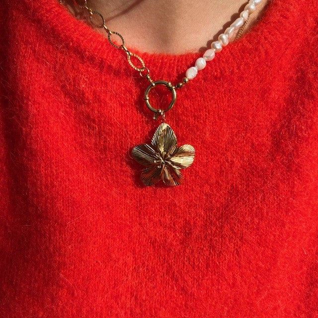 Flower pearl necklace gold