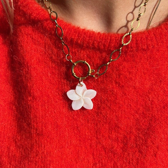 Flower shell necklace gold