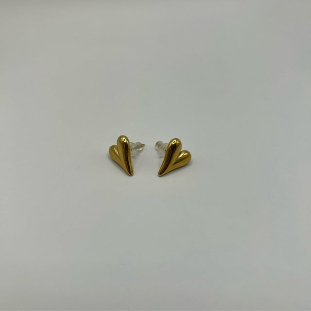 Heart studs gold