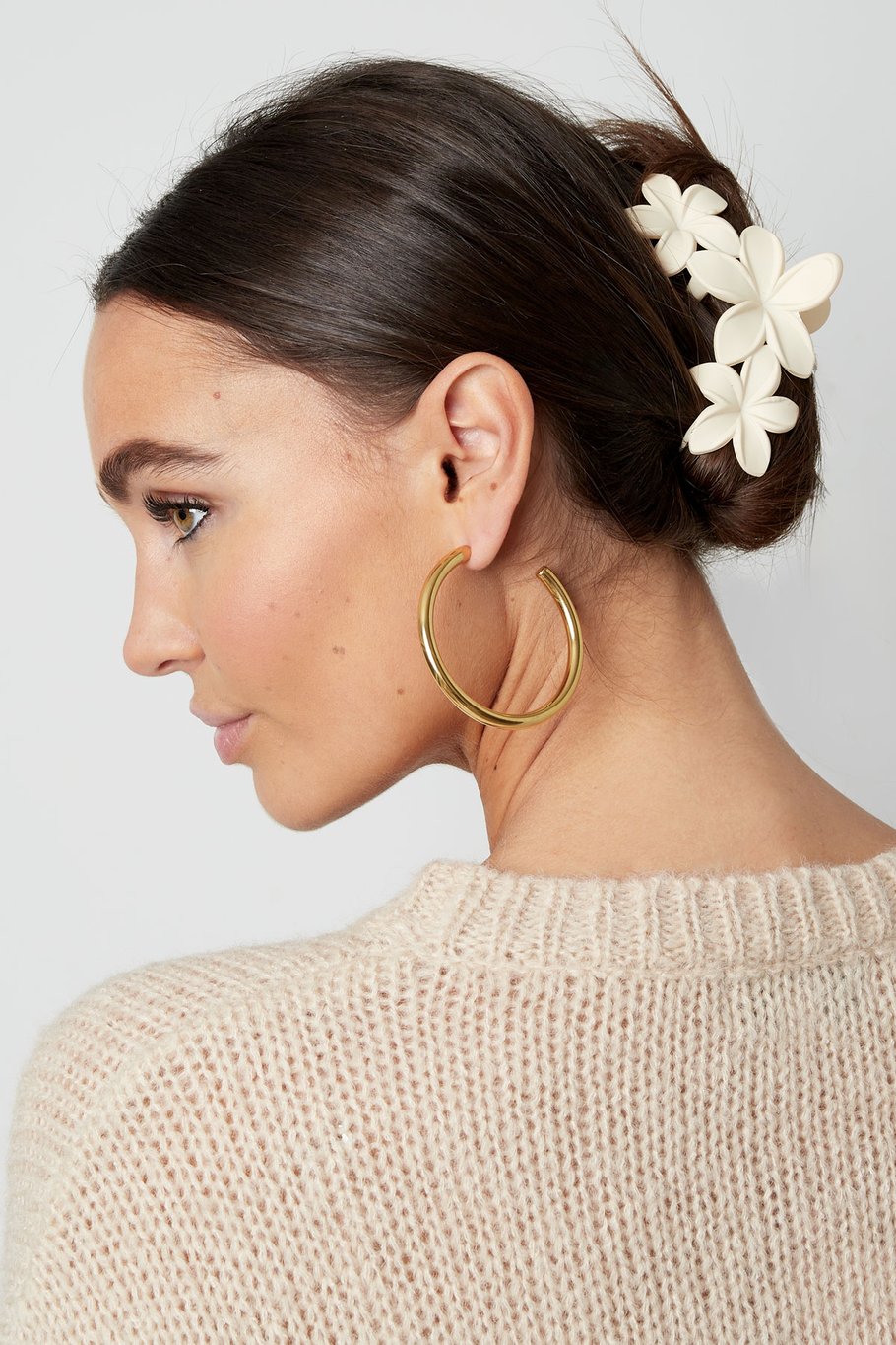 Large flowers hair clip beige