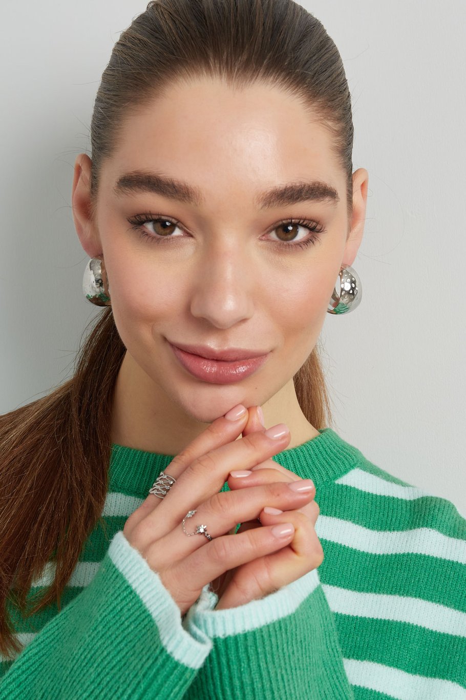 Hammered earring S gold