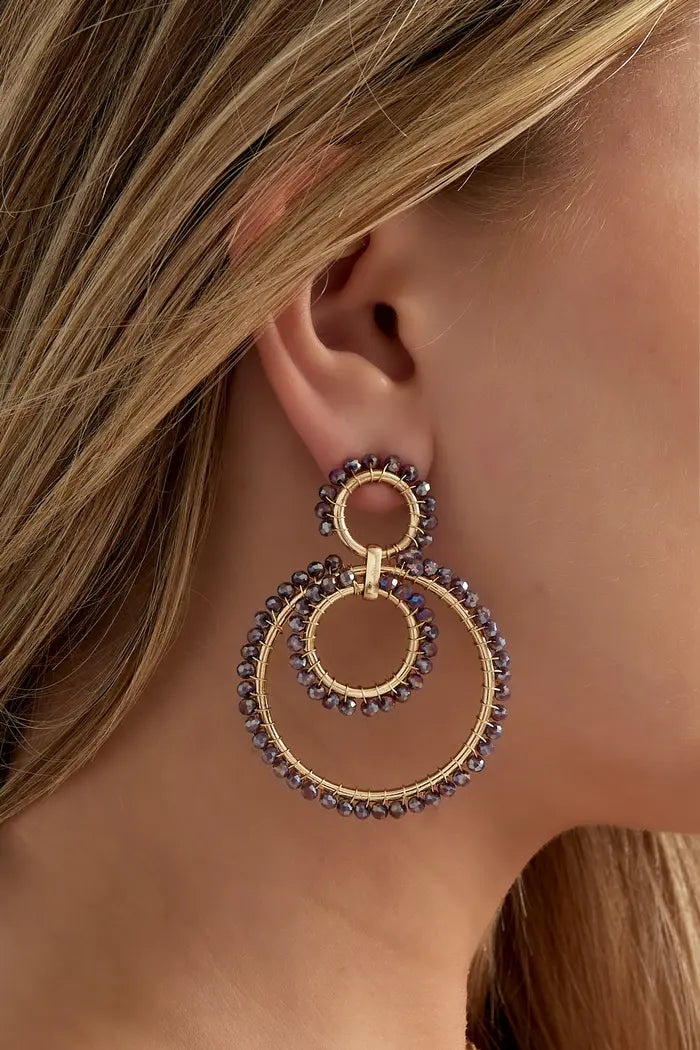Shimmering earrings black gold