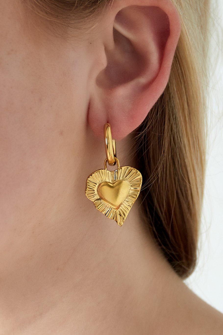Shining heart earring gold