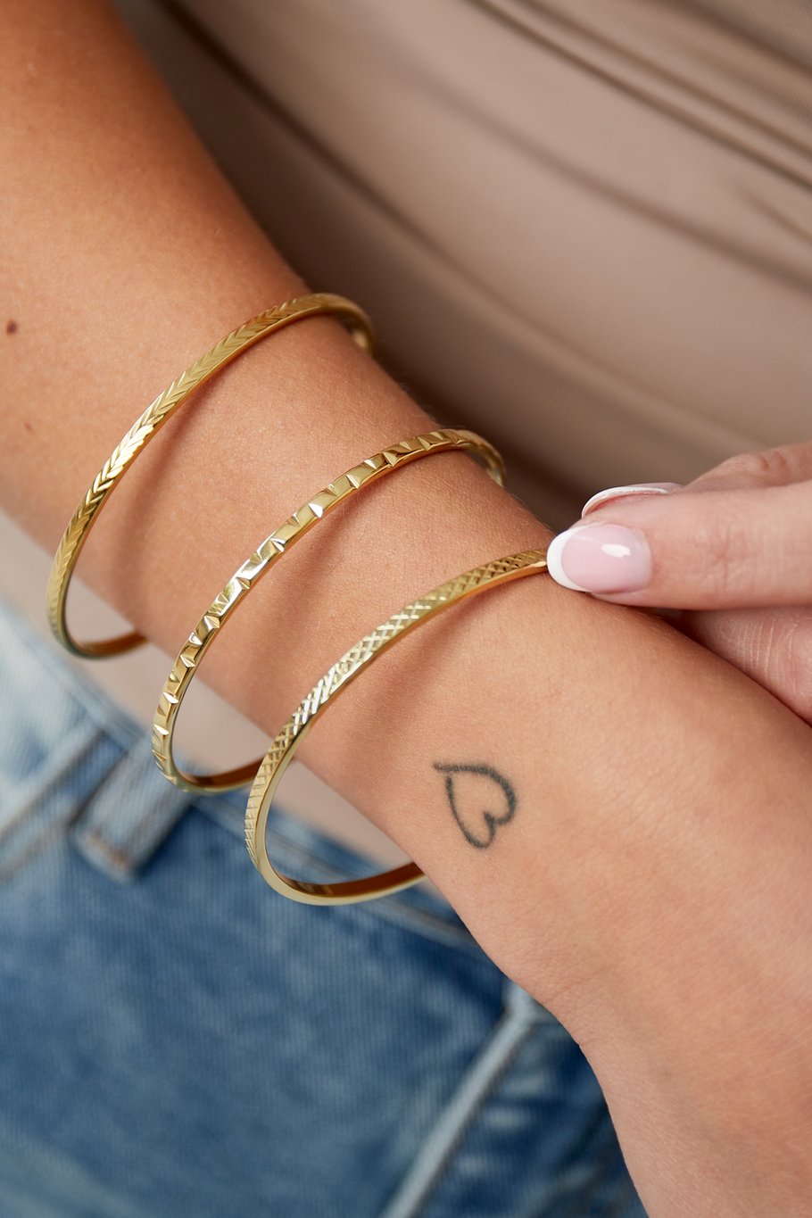 Small bangle arrow silver