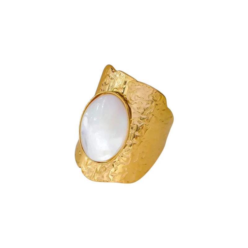 Statement pearly ring gold