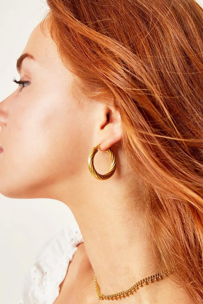 Twisted hoops gold