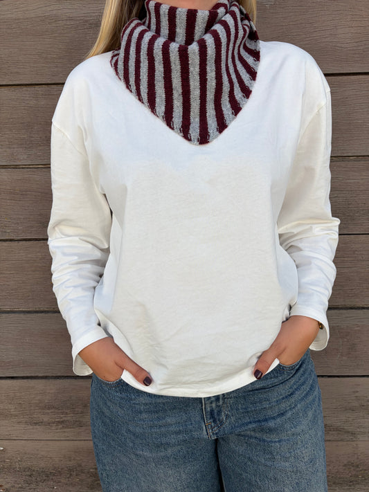 Triangle scarf striped red/grey