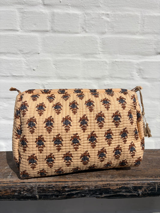 Beige toiletry bag L