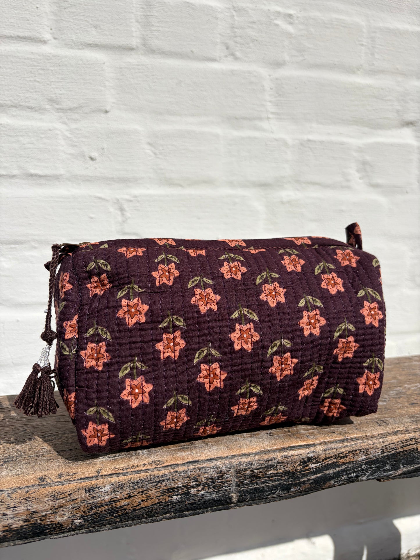 Plum toiletry bag M