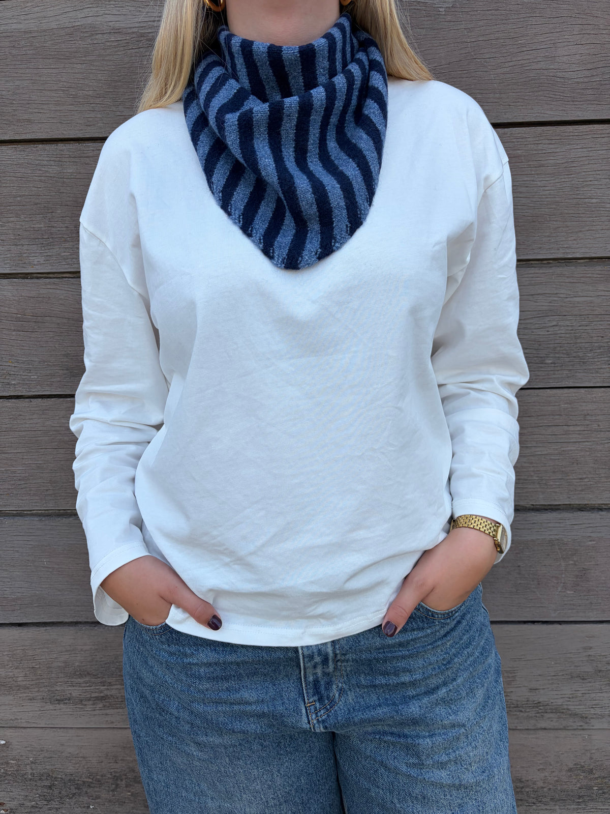 Triangle scarf striped blue