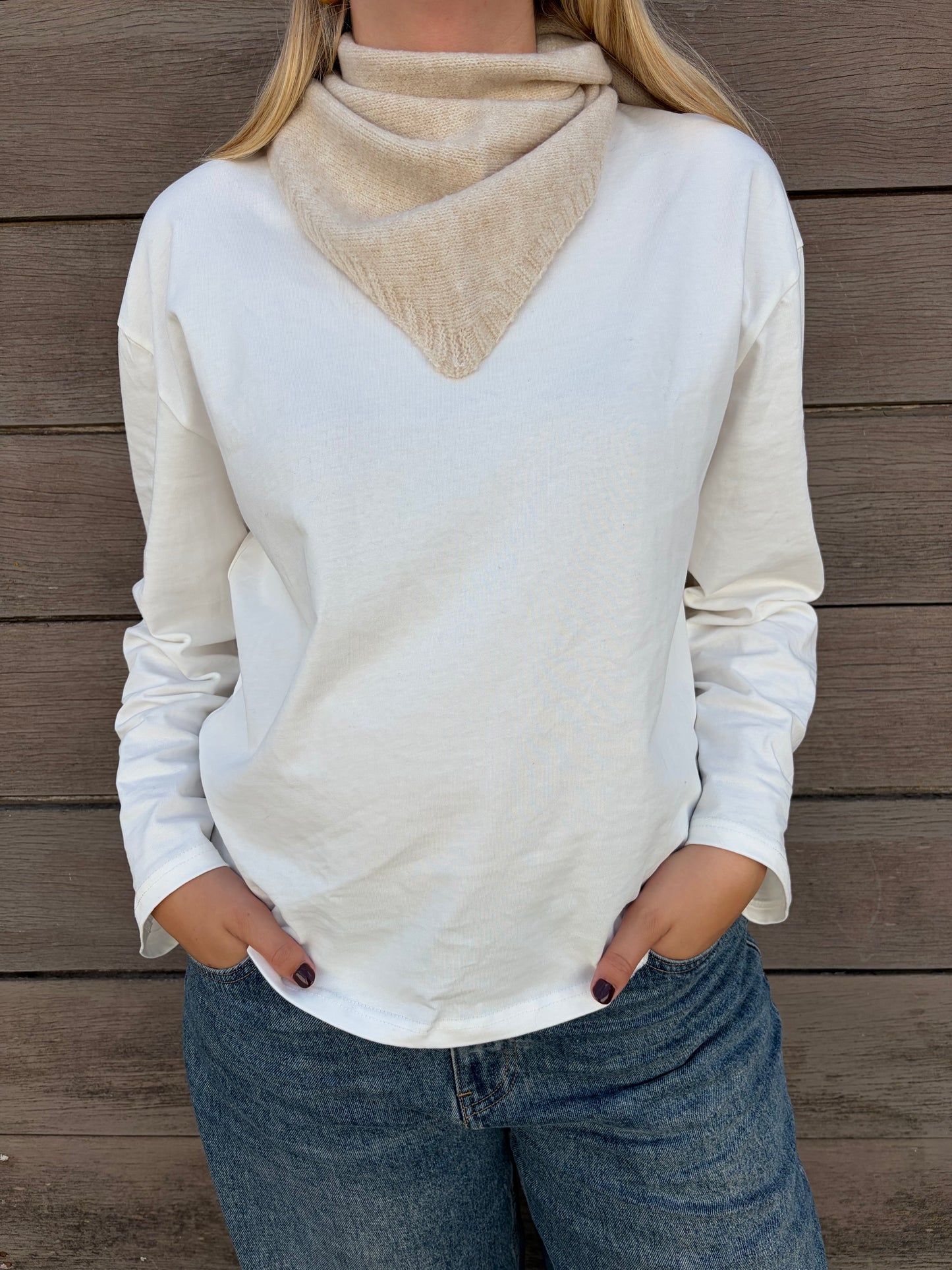 Triangle scarf beige