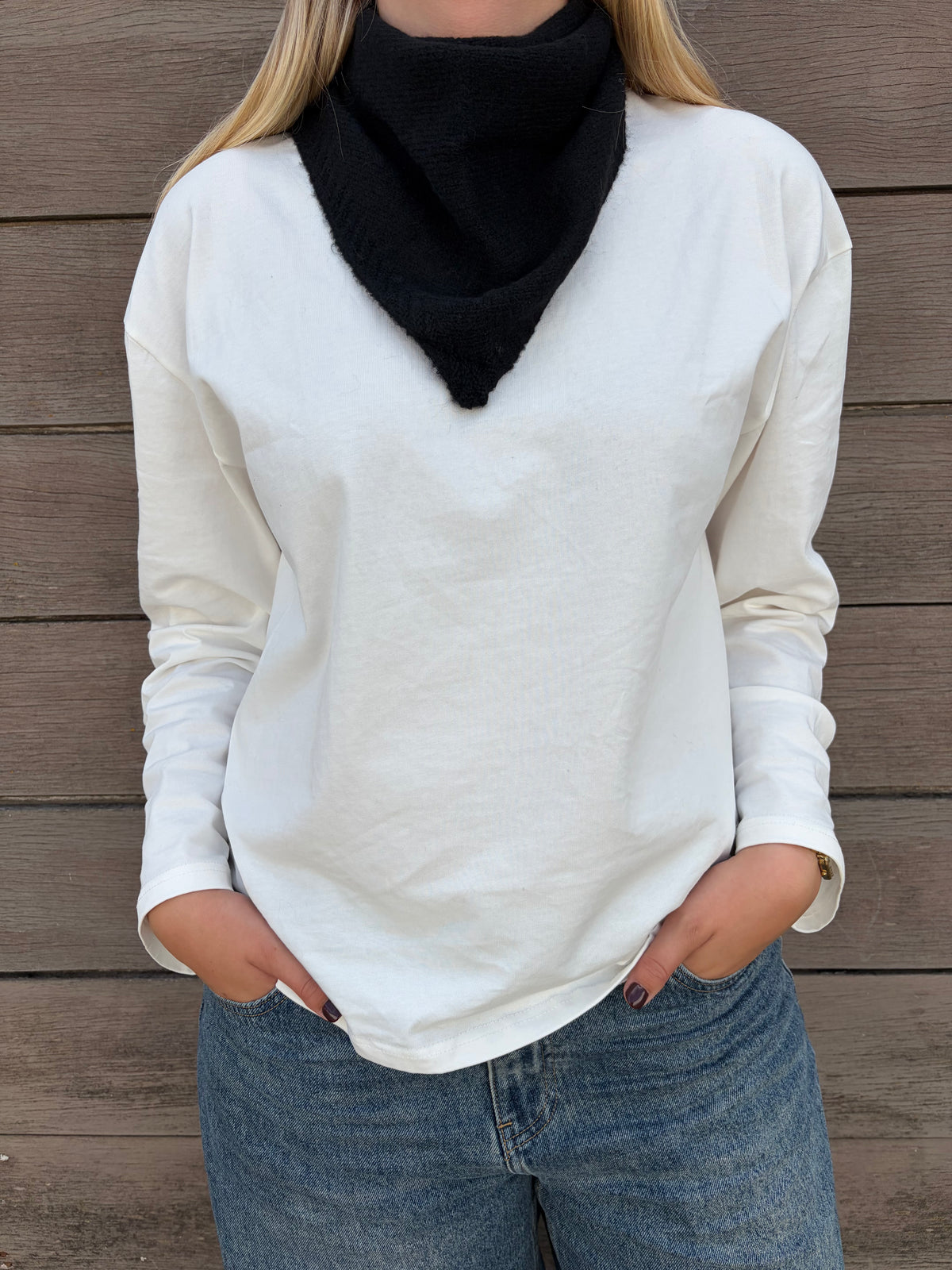 Triangle scarf black