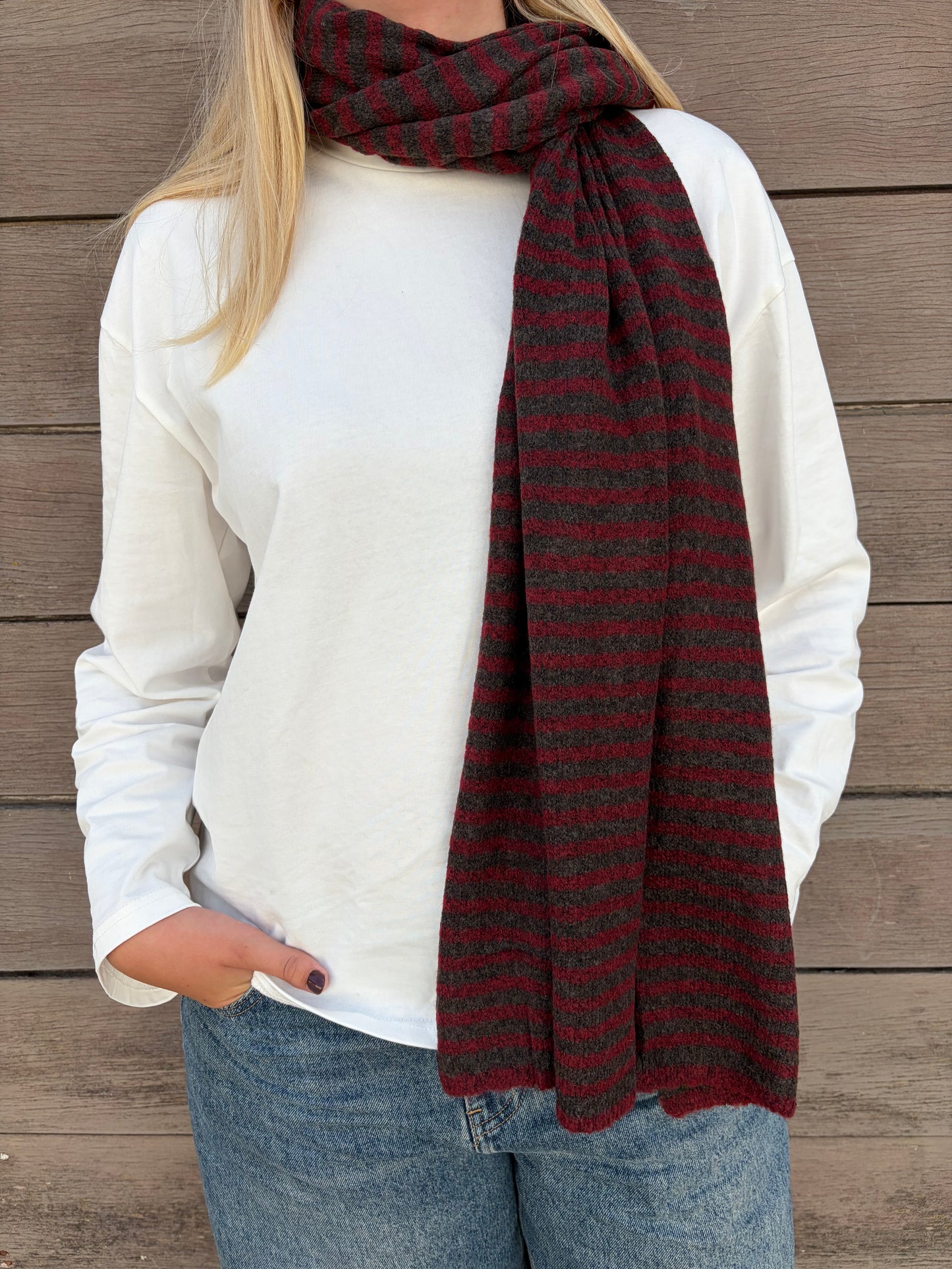 Striped scarf red/grey