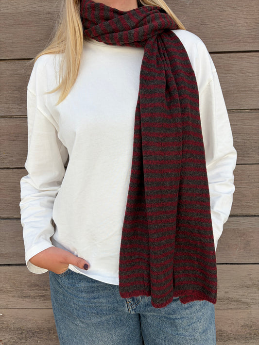 Striped scarf red/grey