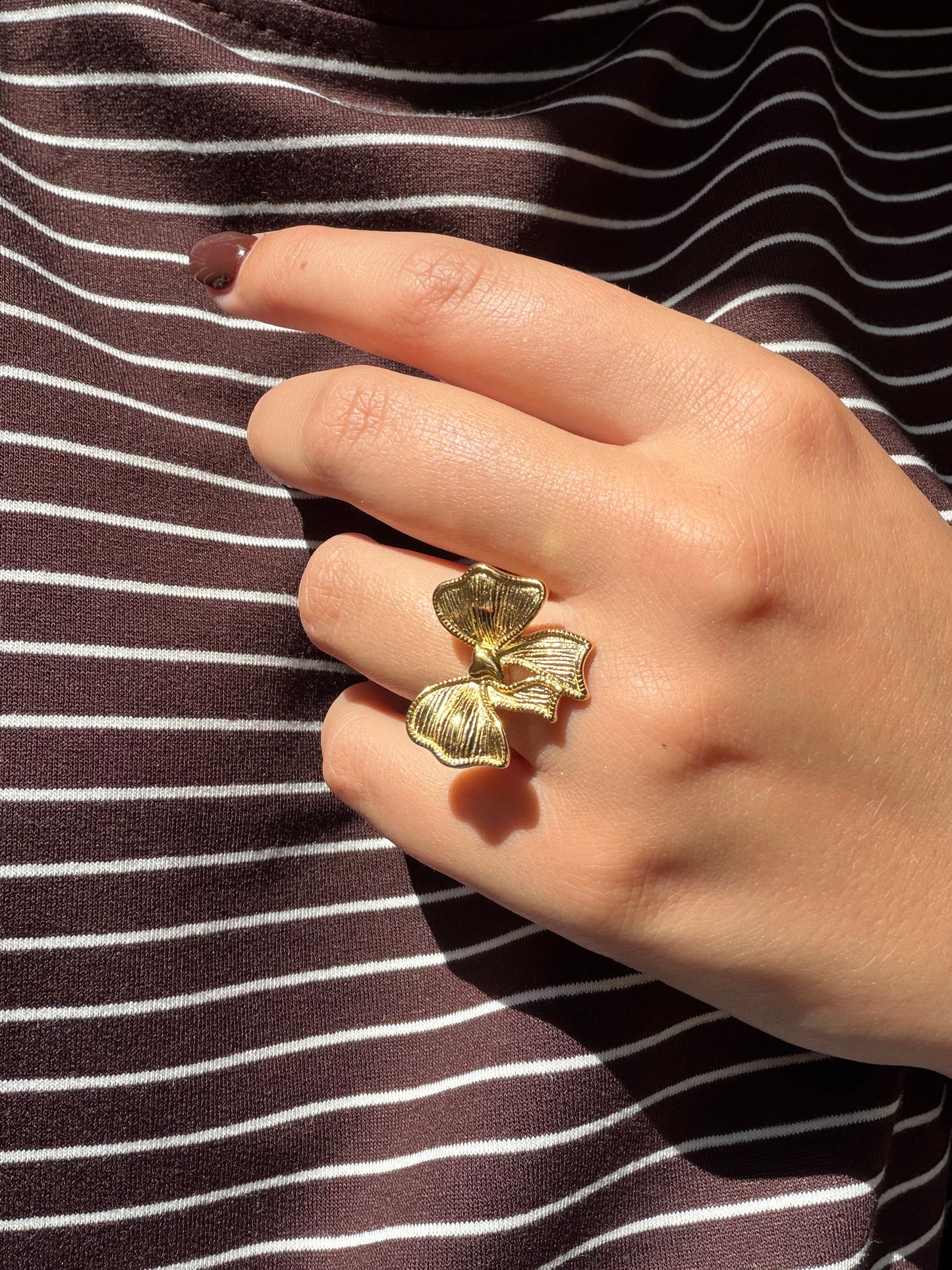 Messy bow ring gold