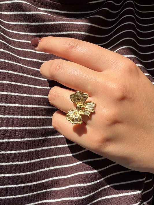Messy bow ring gold