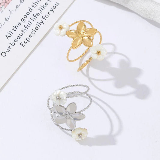 Twisted ring flower gold