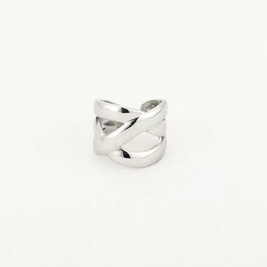 Crossed ring silver