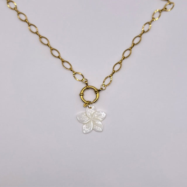 Flower shell necklace gold