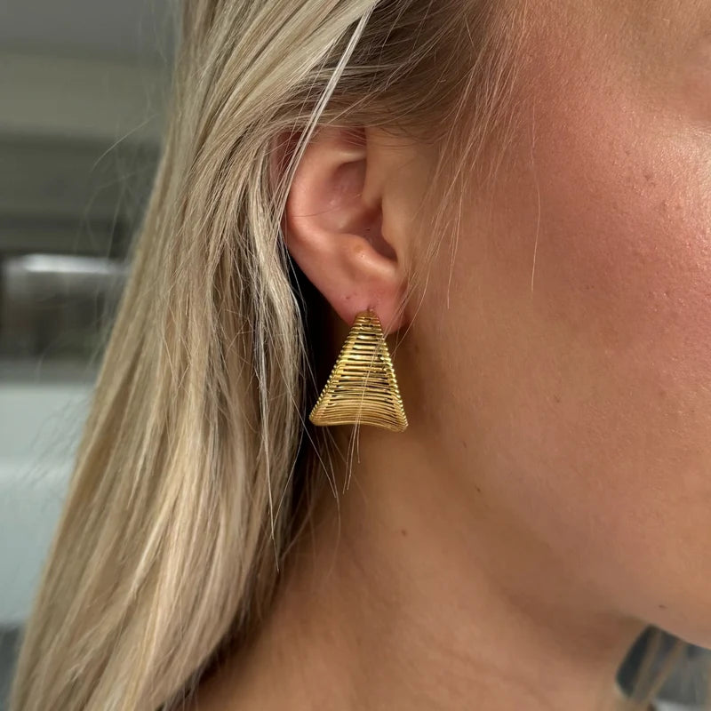 Spare earrings gold