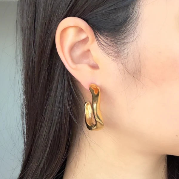 wavy hoop gold